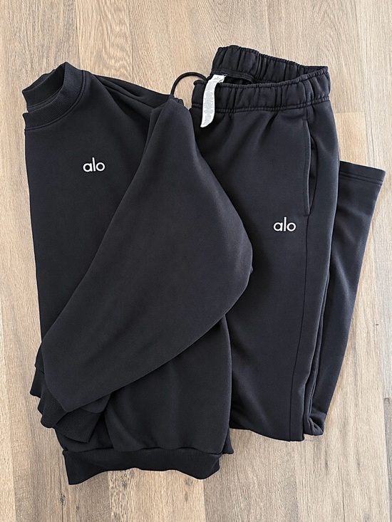 ALO Yoga Tops - ALO Yoga Women’s Accolade Set